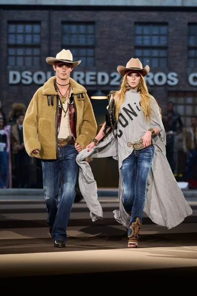 Look 32